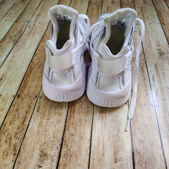 Nike Air Huarache NWOT White Sneakers 3.5 - Picture 6 of 7